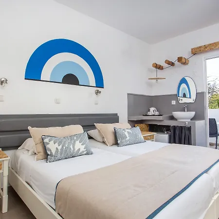 Tinas Plus Hotel
