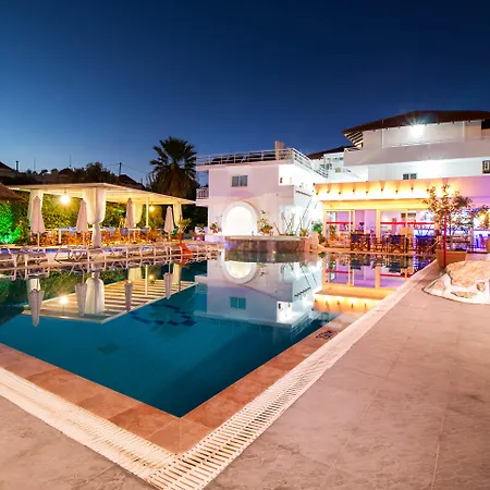 Tinas Plus Hotel 2*
