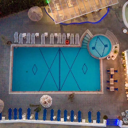 Aparthotel Tinas Plus Hotel