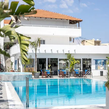 Aparthotel Tinas Plus Hotel