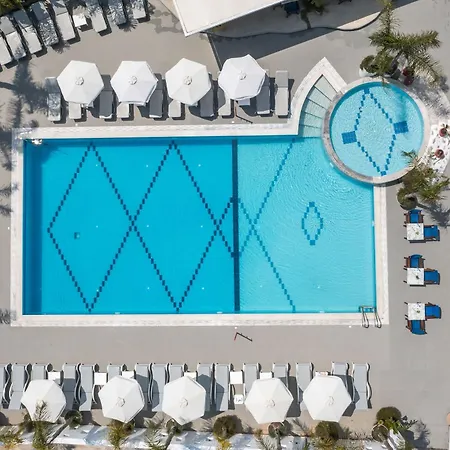 Tinas Plus Hotel 2*