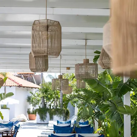 Tinas Aparthotel