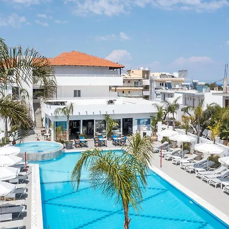 Ξενοδοχείο με διαμερίσματα Tinas 4*