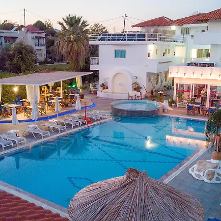 Ξενοδοχείο με διαμερίσματα Tinas