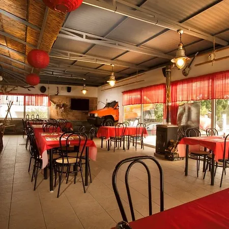 Tinas Plus Hotel 2*