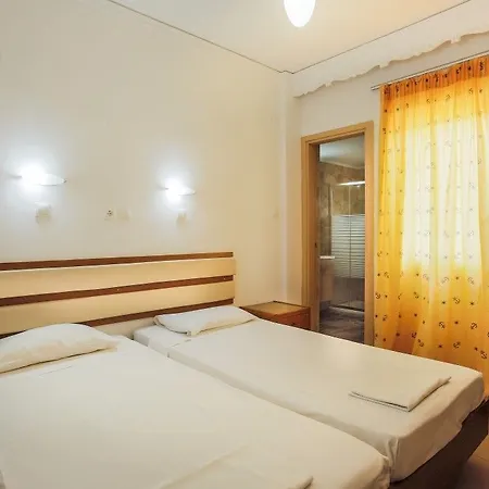 Tinas Plus Hotel 2*