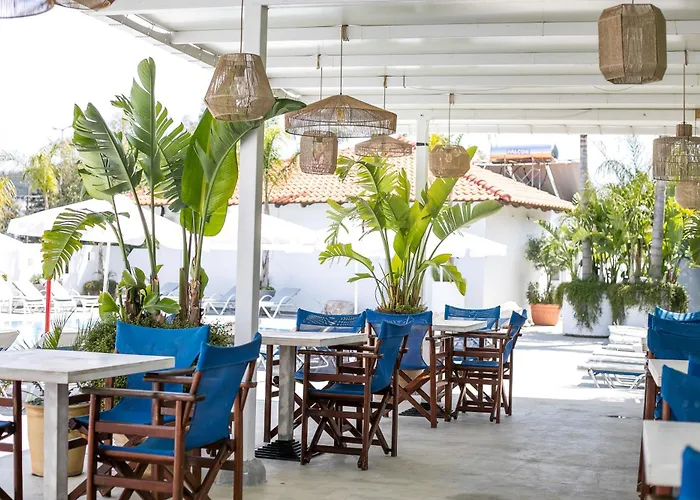 Tinas Plus Hotel Aparthotel 4*