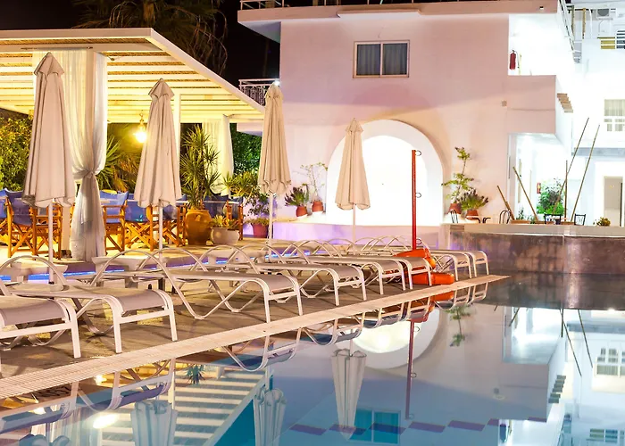 Tinas Plus Hotel Aparthotel 4*