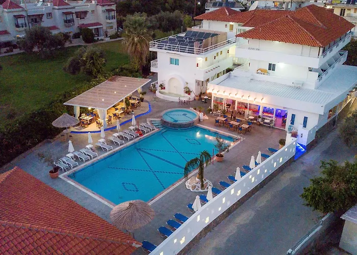 Tinas Plus Hotel 4*