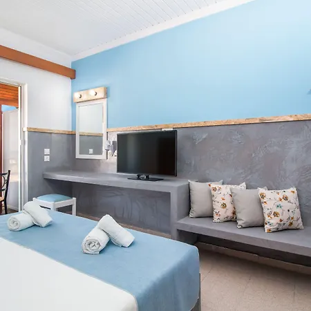 Tinas Aparthotel 4*
