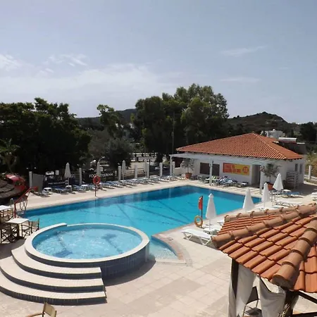 Tinas Aparthotel 2*